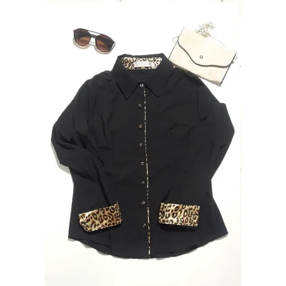 Blusa Negra Con Detalles Animal Print
