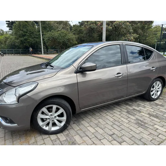 Nissan Versa 1.6 Advance