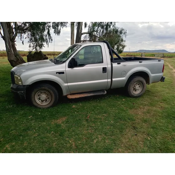 Ford F-100 3.9 Cab. Simple Xl Plus Mp3+4x2