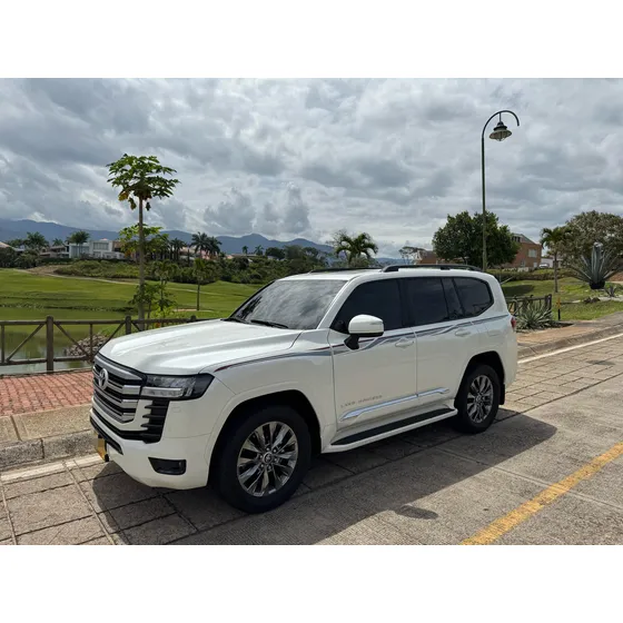 Toyota Land Cruiser 300 Gxr