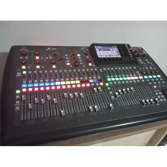 Mesa De Som Digital Behringer X32