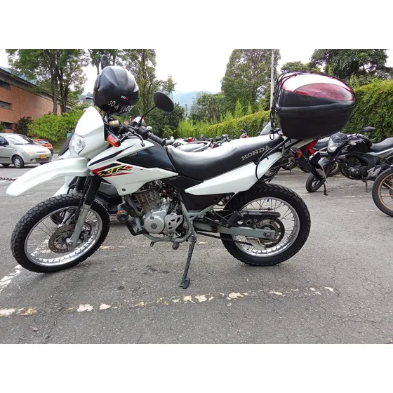 Moto Blanca Con Negro, Con Maletero