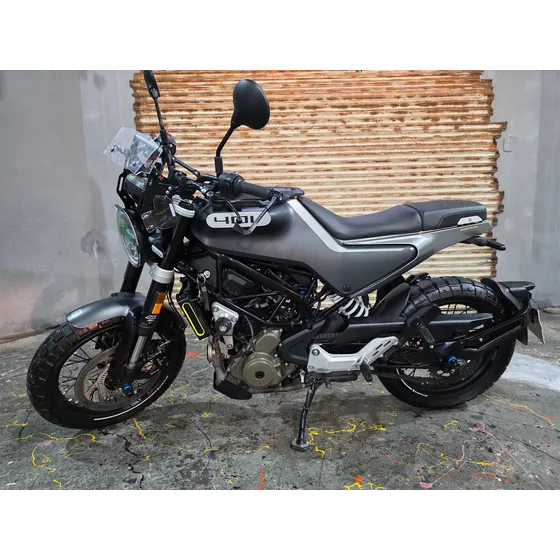 Husqvarna Svartpilen 401