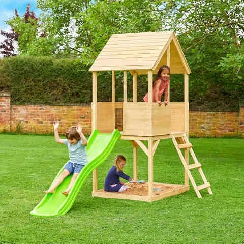 Casita De Juego Para Niños. Parque Infantil En Madera
