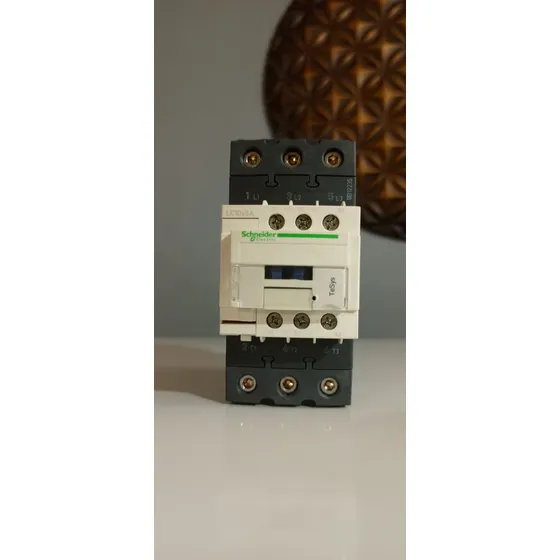 Contactor Sneyder Electric Modelo Lc1d65a Bobina 120v