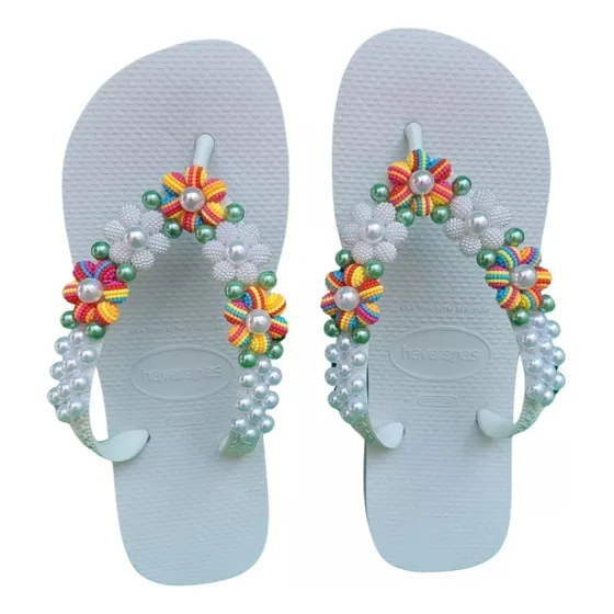 Chinelos Havaianas Top Tradicional Com Bordado Em Perolas