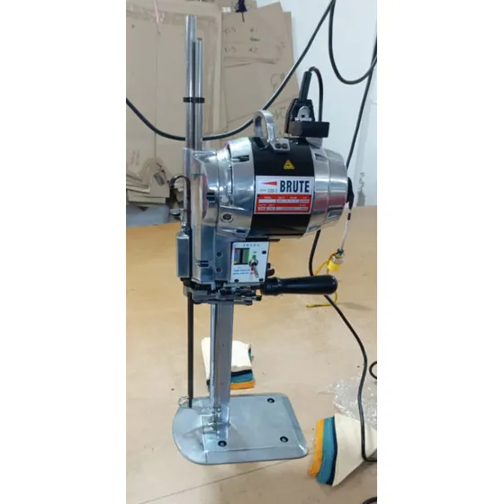Cortadora Eléctrica De Tela Nueva De 12 PuLG Marca Brute.