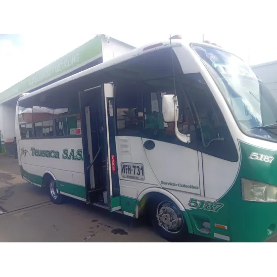 Microbús Chevrolet Npr 2015