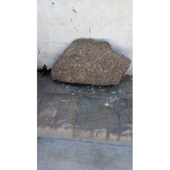 Piedra Grande En Forma De Lápida 