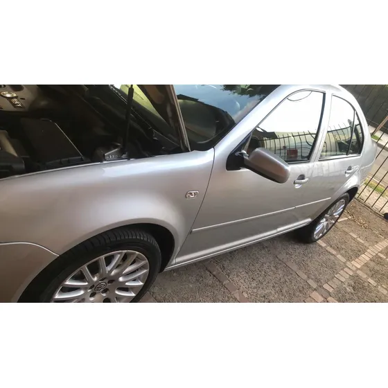 Volkswagen Bora 1.8 Highline T 180cv Cuero