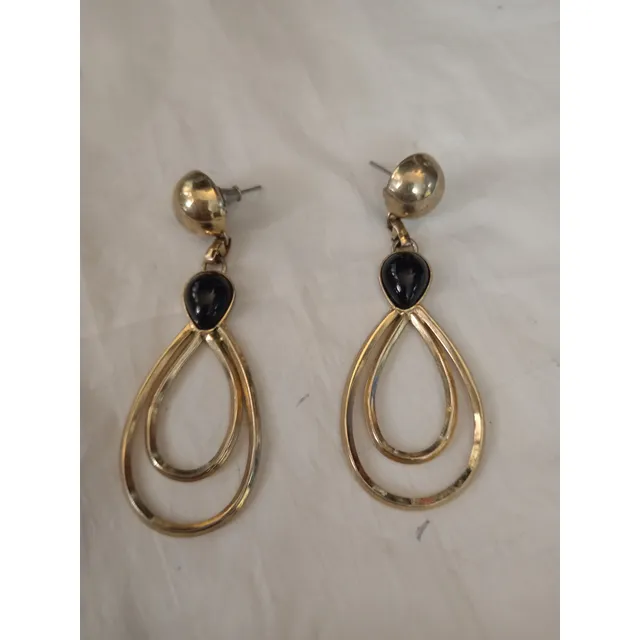 Zarcillo Fantasia Fina Enchapado Dorado Co Pedreria Negra