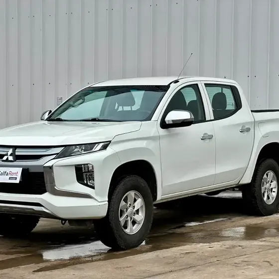 Mitsubishi L200 2023 L200 4x2 Katana D/c 2.4 Td Mt Cr 2023 usado en Talca