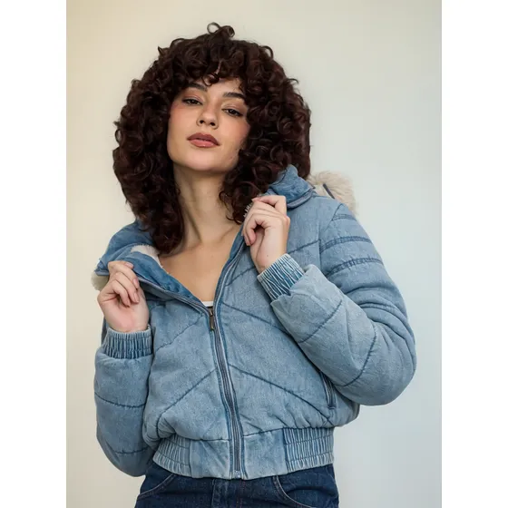 Casaco Puffer Jeans Com Capuz E Forro De Pelinhos Por Dentro