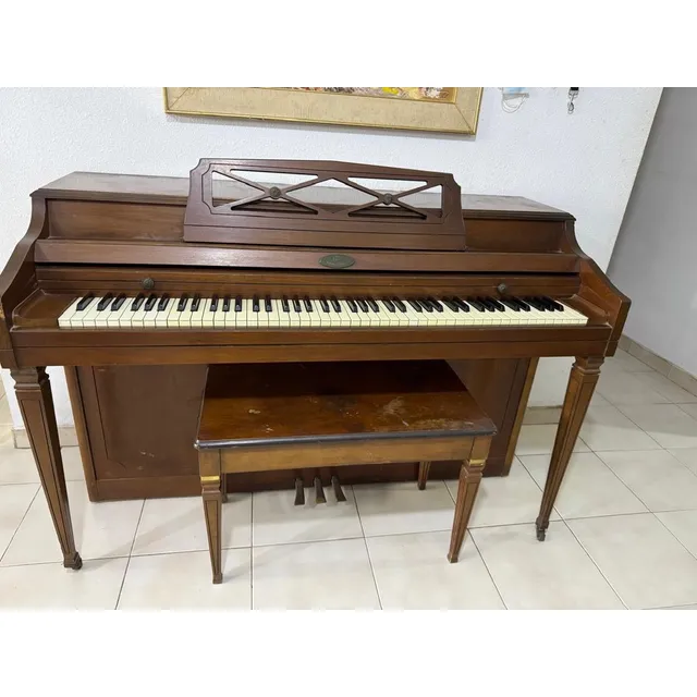 Piano Wurlitzer De Madera Impecable, Usado.