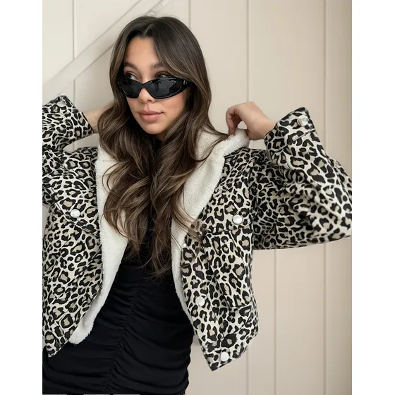 Campera Cargo Crop Oversize Lara - Jean Rígido Con Corderito