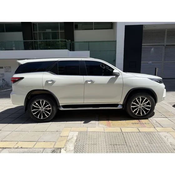 Toyota Fortuner 2022 4.0 Full