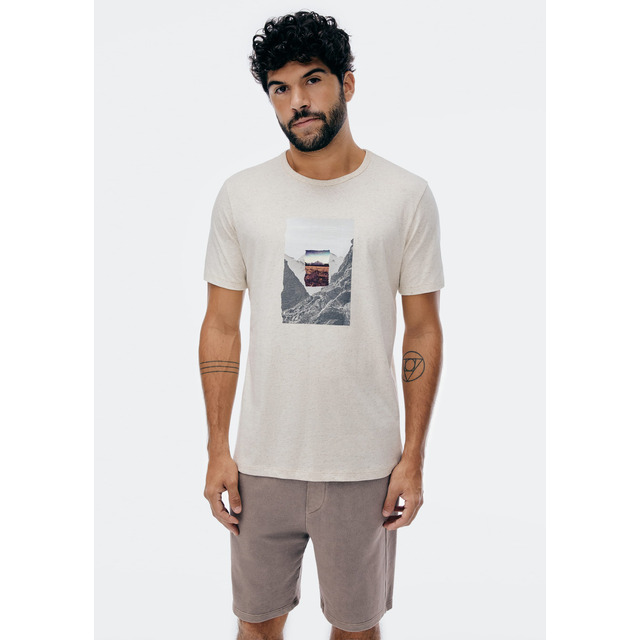 Camiseta Masculina Manga Curta Com Estampa Em Linho Hering Camiseta Masculina Manga Curta Com Estampa Em Linho Hering