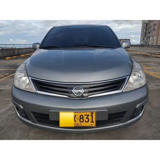 Nissan Tiida Hb 1.8 Visia