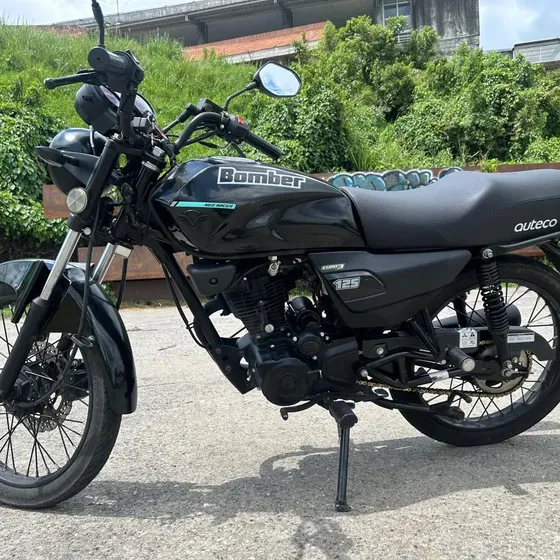 Victory Bomber 125  Negro Nebulosa Año 2024
