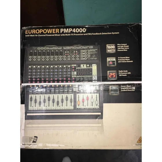 Berhinger Consola Amplificada  Europower Pmp4000