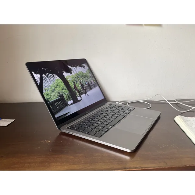 Apple Macbook Pro (mid 2020) 13  - 516 Ssd - Gris - Poco Uso
