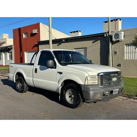 Ford F-100 3.9 Cab. Simple Xl Plus Mp3+4x2