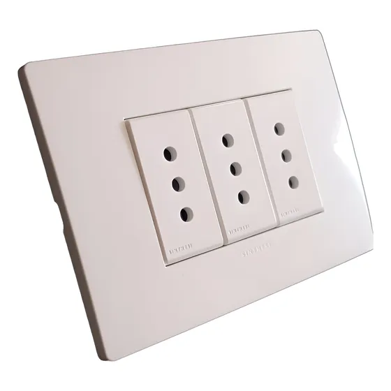 Tomacorriente Triple 10a Embutido Noir Sinthesi