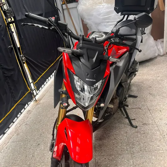 Honda Cb300f  Roja En Excelente Estado  2024