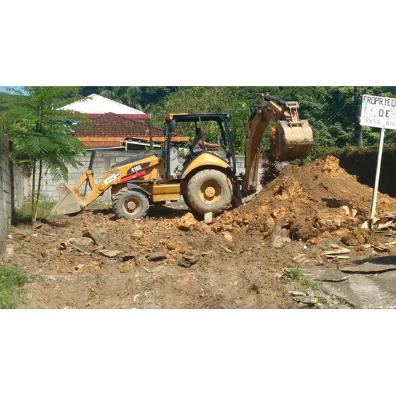 Retroescavadeira 416e 4x4 2011 Emplacada