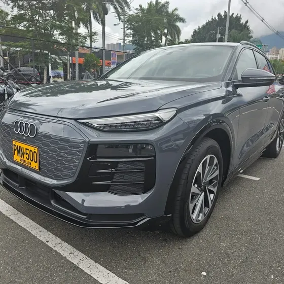 Audi E-tron 2025 Q6 E-tron Suv