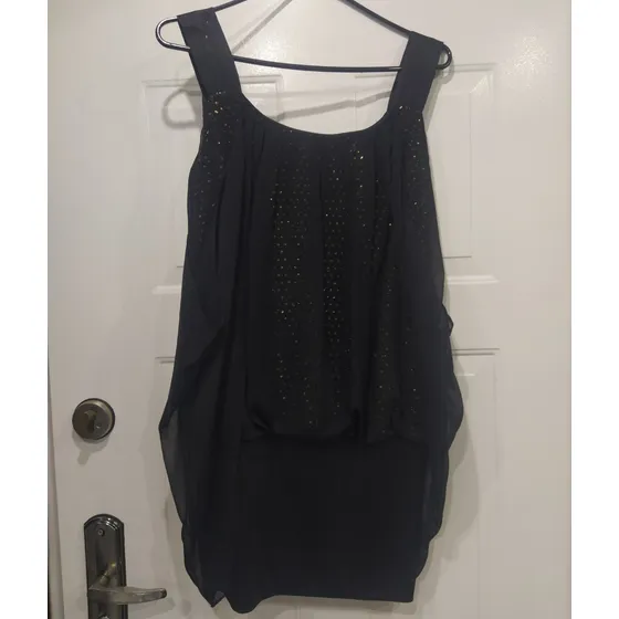 Vestido Corto Negro Con Lentejuelas Doradas, Talla M, Usado