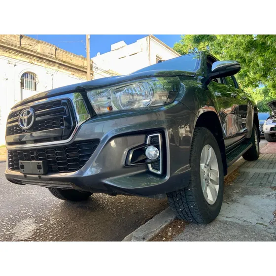 Toyota Hilux Srv