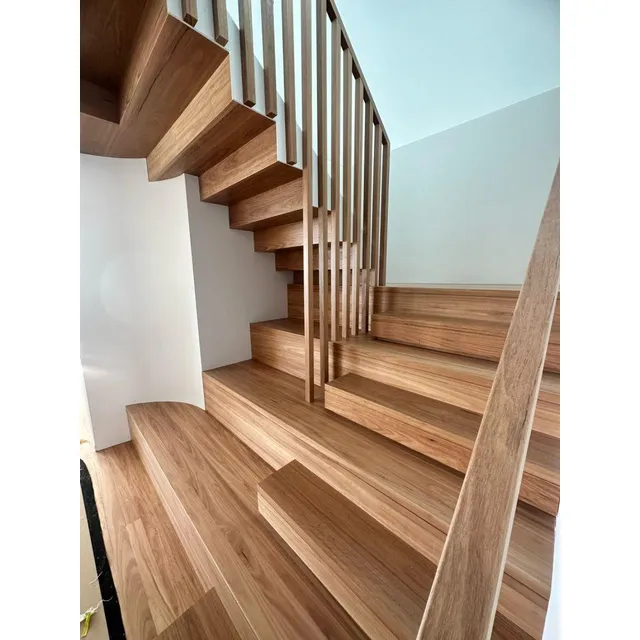 Revestimiento De Escalera Con Madera Lapacho Petiribi Viraro