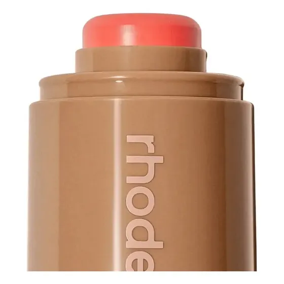 Tono de maquillaje Rhode Skin Pocket Blush Spicy Marg, color coral brillante