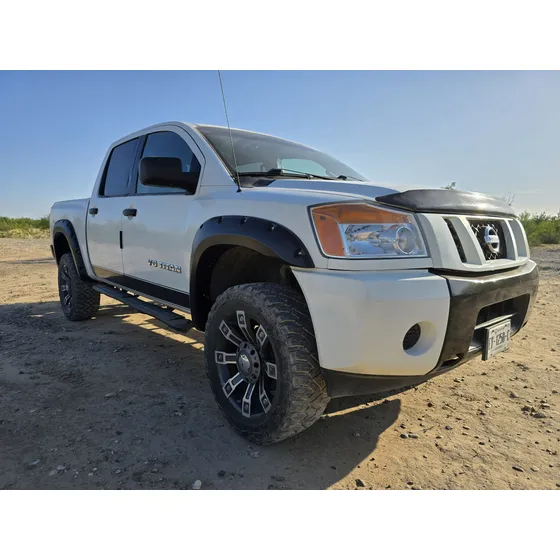 Nissan Titan 5.6l S V8/ 4x4 At