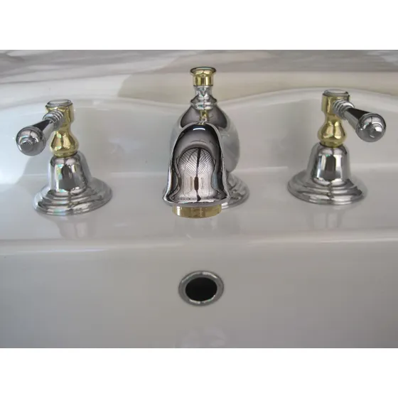 Grifería Serie Bell Cromo-oro: Lavamanos 8; Bidet; Ducha