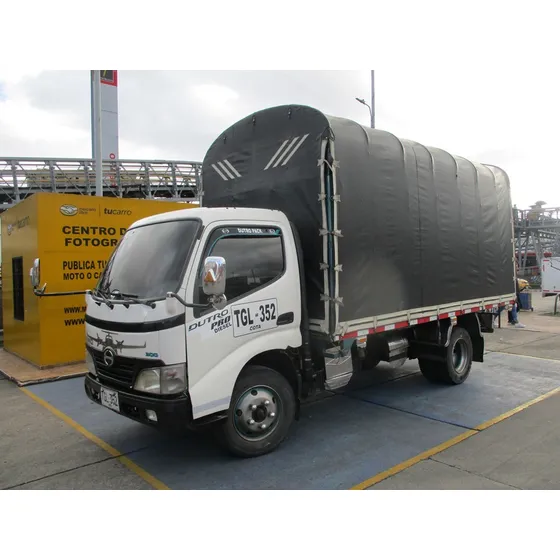 Camion Hino 300 Xzu343l-hkmma3 - Estacas