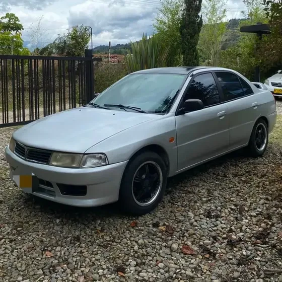 Mitsubishi Lancer 2000 1.6 Glx 5 P