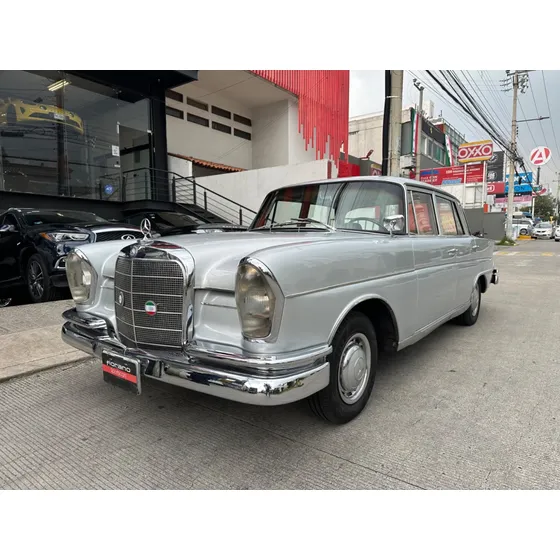 Mercedes Benz 220