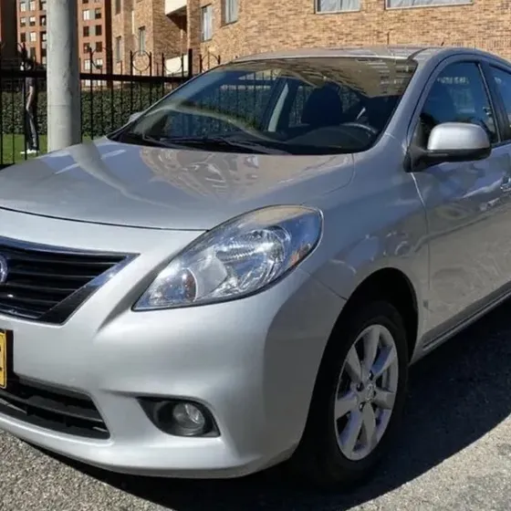 Nissan Versa 2013 1.6 Advance Cvt