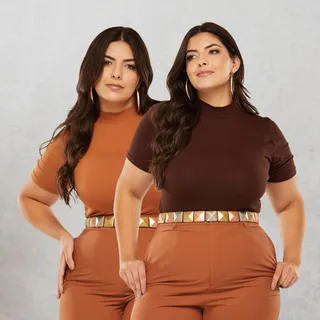 2 Blusas Camiseta Cacharrel Feminina Plus Size 3/4 Gola Alta 2 Blusas Camiseta Cacharrel Feminina Plus Size 3/4 Gola Alta
