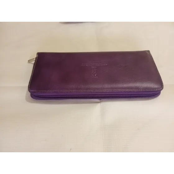 Portachequera De Piel Pura Casta Color Morado Oscuro