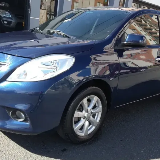 Nissan Versa 2013 1.6 Advance Cvt