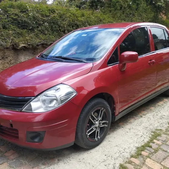 Nissan Tiida 2013 1.8 Visia 5 P