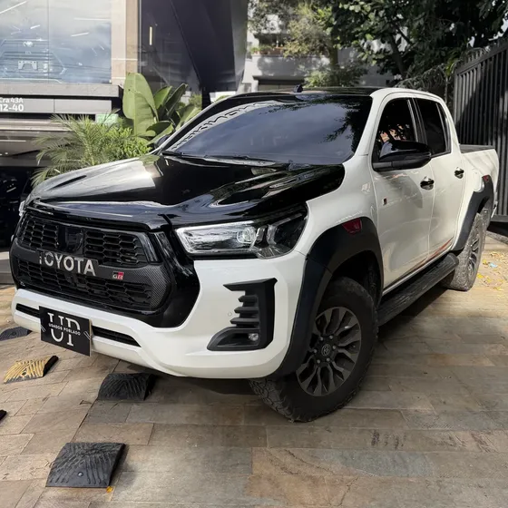 Toyota Hilux 2022 2.8 Gr-s At