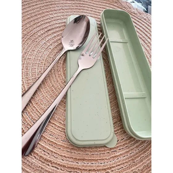 Set 2 Cubiertos Metálicos Con Estuche Para Servicio Portatil Color Verde Claro