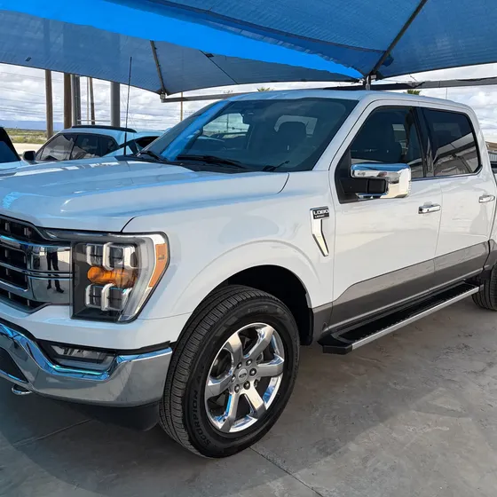 Ford Lobo 2023 3.5 Doble Cabina Lariat 4x4 At