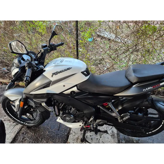 Rouser Bajaj Ns 200