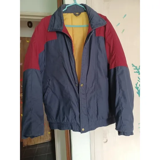 Chaqueta Unisex. Roja Y Azul. Forro Acolchado. Talla L.