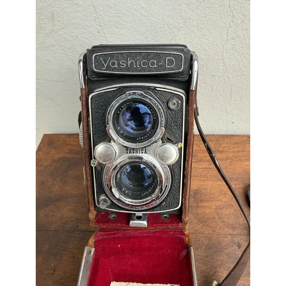 Máquina Fotográfica Antiga Yashica Preto